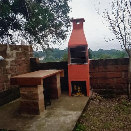 Pequena Pousada Pernottare Estacionamento Frente E Lado Publico Privado Gramado Buitenkant foto