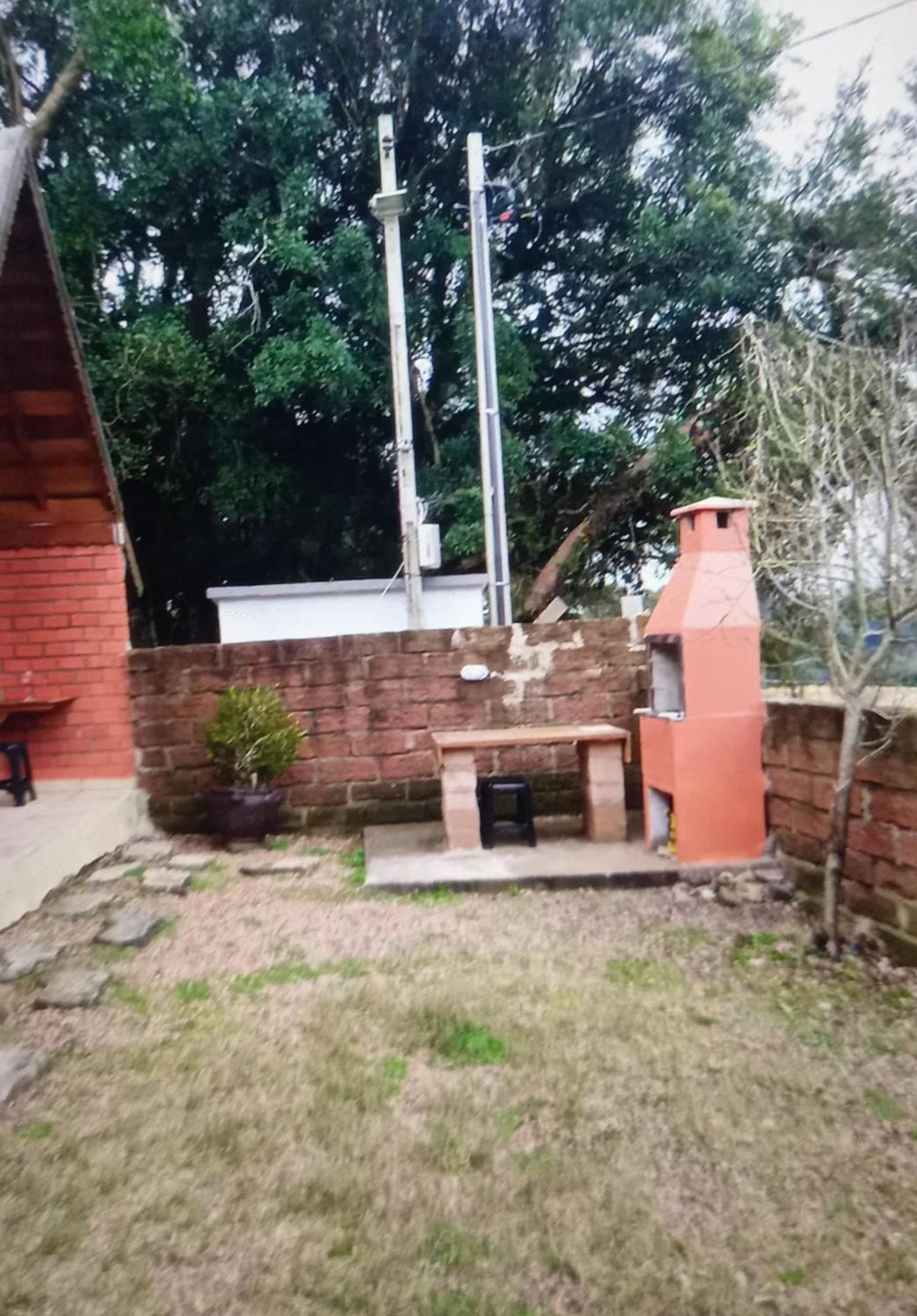 Pequena Pousada Pernottare Estacionamento Frente E Lado Publico Privado Gramado Buitenkant foto