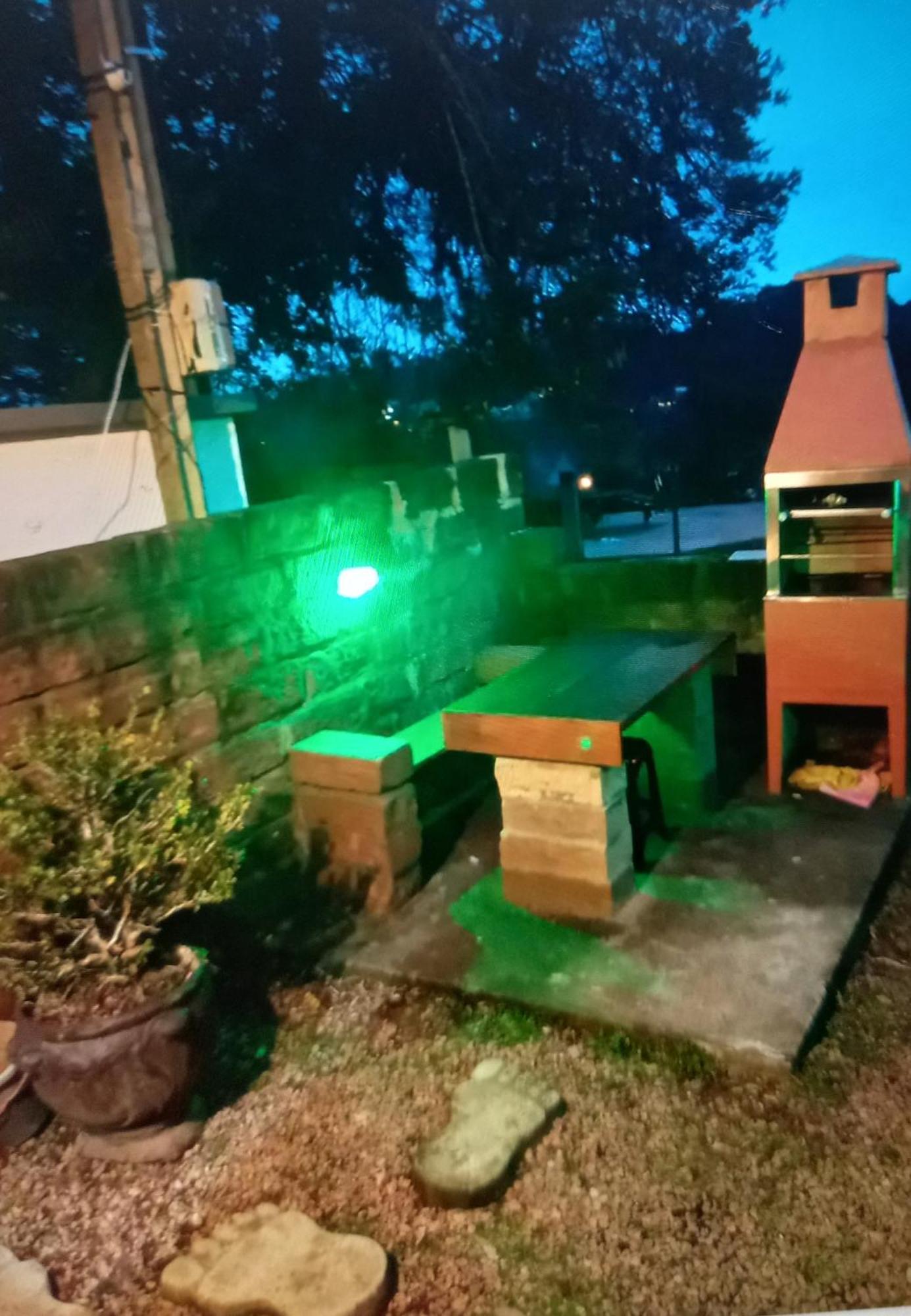 Pequena Pousada Pernottare Estacionamento Frente E Lado Publico Privado Gramado Buitenkant foto