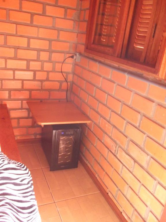 Pequena Pousada Pernottare Estacionamento Frente E Lado Publico Privado Gramado Kamer foto